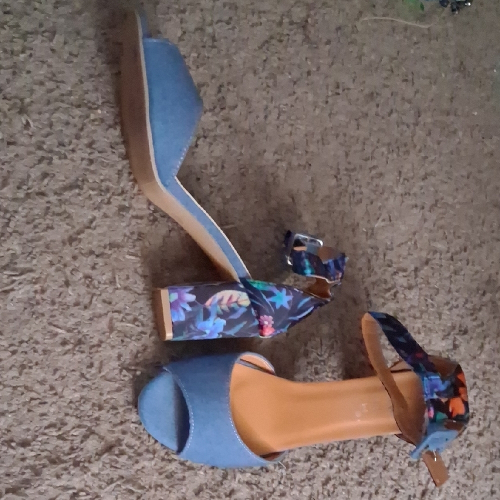Blue Sandals with Bow Detail - Picture 9 of 9